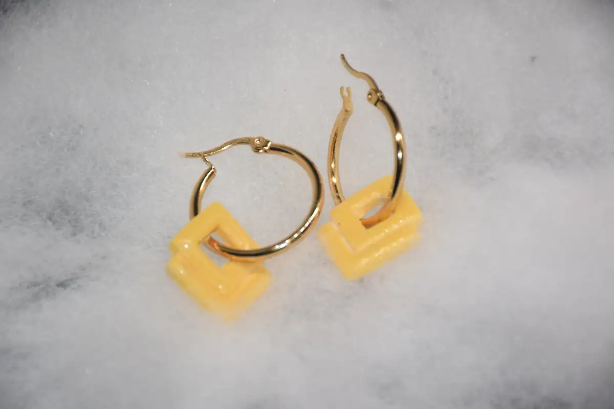 CHARMS JAUNE LOSANGE