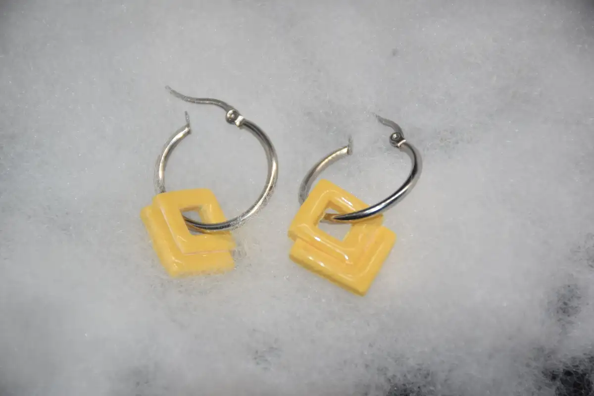 CHARMS JAUNE LOSANGE