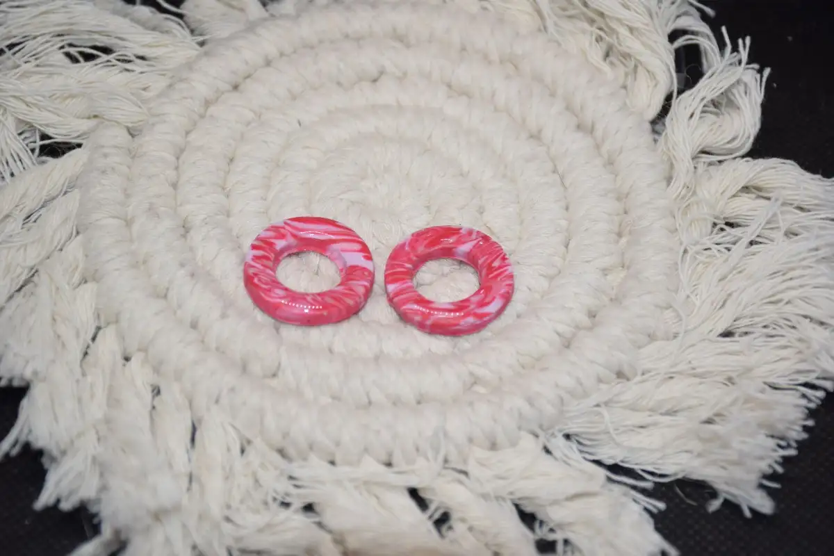 CHARMS FUSHIA ET BLANC