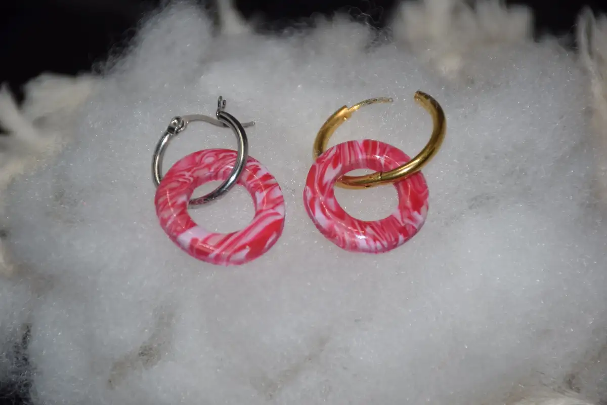 CHARMS FUSHIA ET BLANC