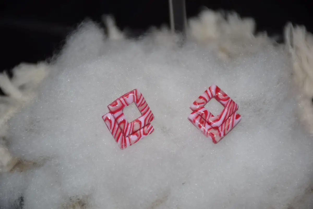 CHARMS RAYE FUSHIA ET BLANC